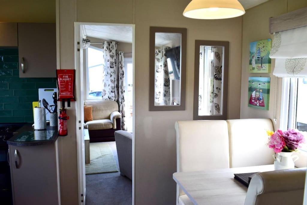 North Seaton Cosy & Modern Private Seaview Caravan المظهر الخارجي الصورة